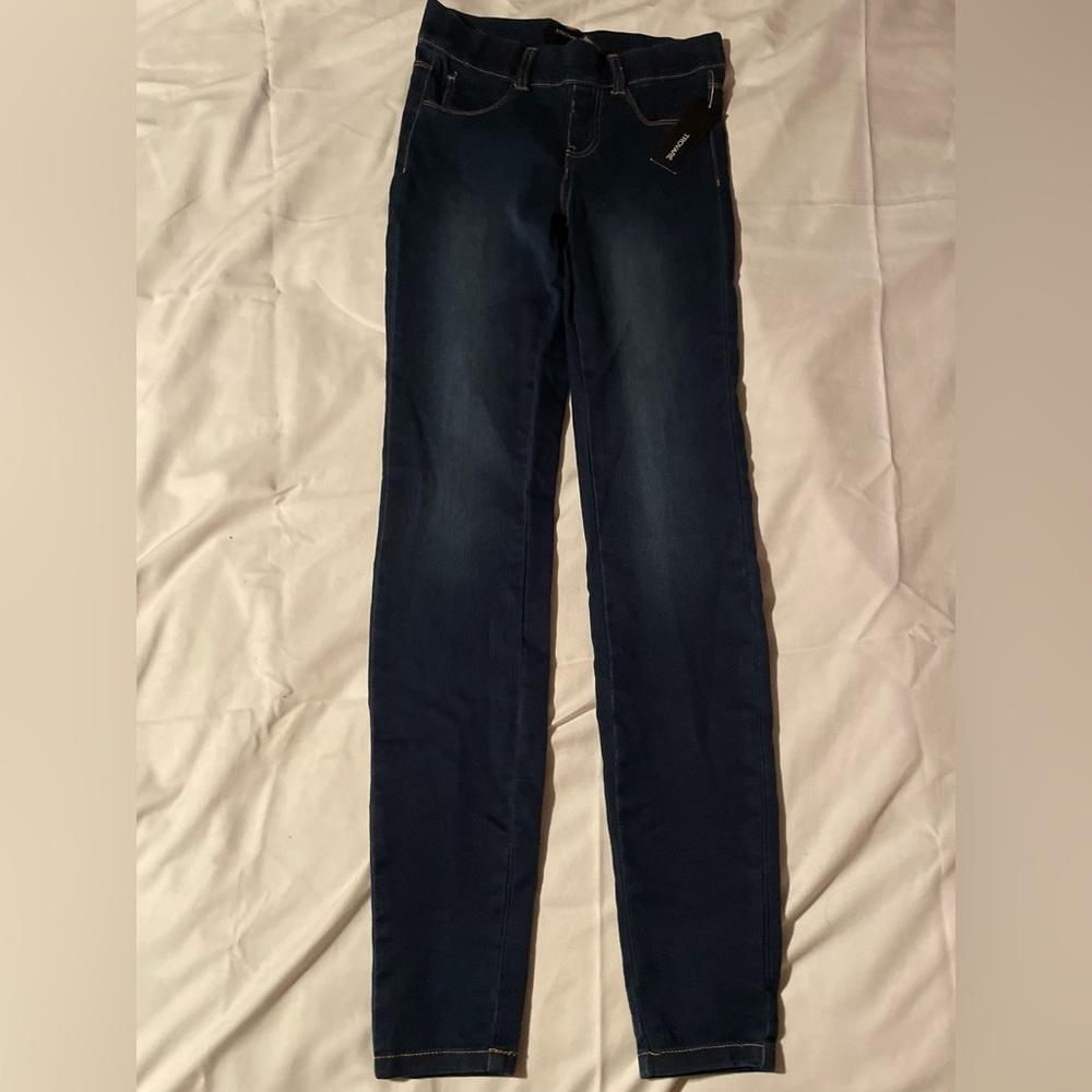 TROVARE DARK WASH JEANS